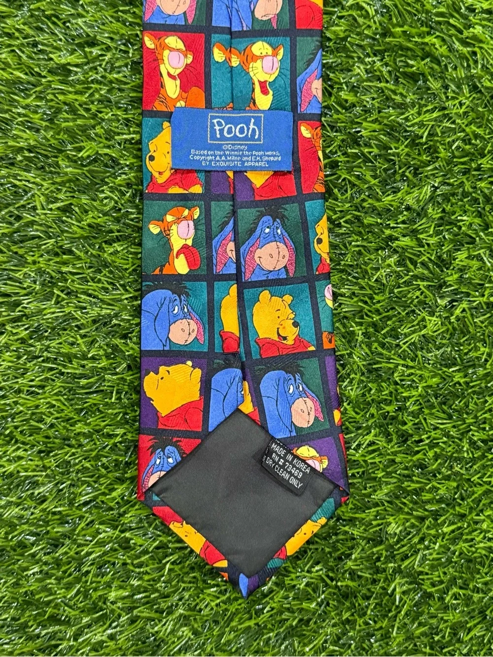 Exquisite Apparel Disney Winnie the Pooh Multicolor Men’s Necktie